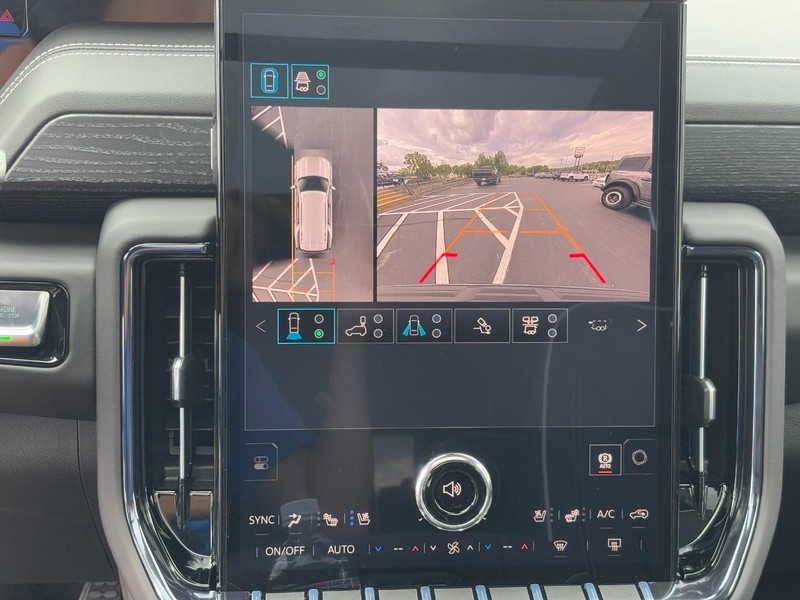 GMC Yukon Vehicle Image 18