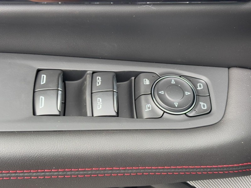 GMC Yukon Vehicle Image 21