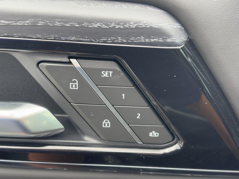 GMC Yukon Vehicle Image 22