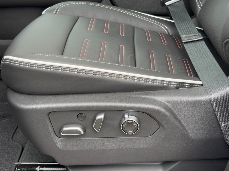 GMC Yukon Vehicle Image 23