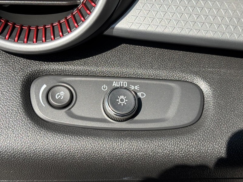 Chevrolet Trax Vehicle Image 13