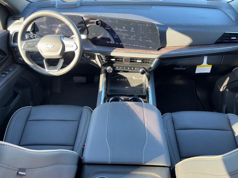 Chevrolet Suburban Vehicle Image 08