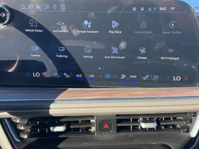 Chevrolet Suburban Vehicle Image 10