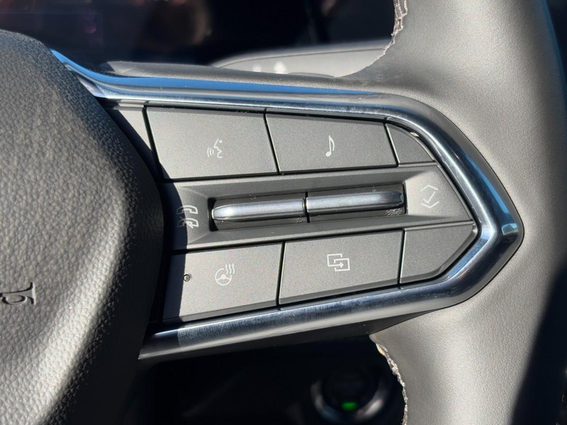 Chevrolet Suburban Vehicle Image 15