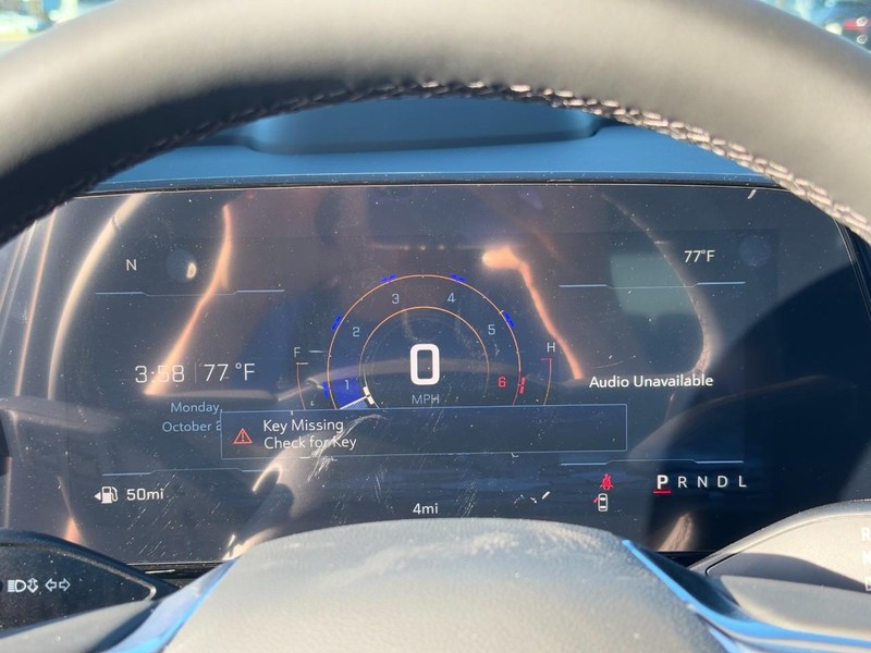 Chevrolet Suburban Vehicle Image 16