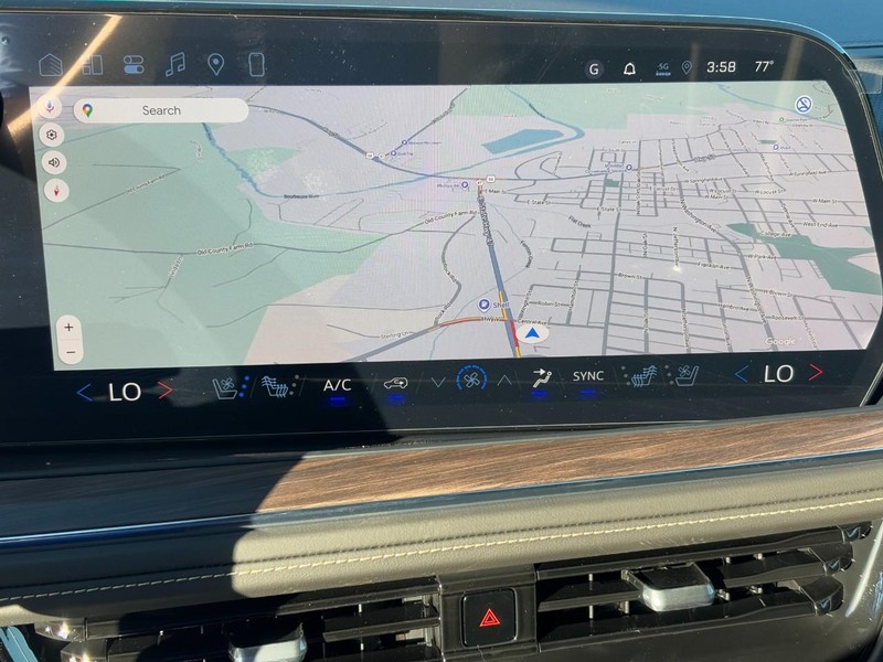 Chevrolet Suburban Vehicle Image 19