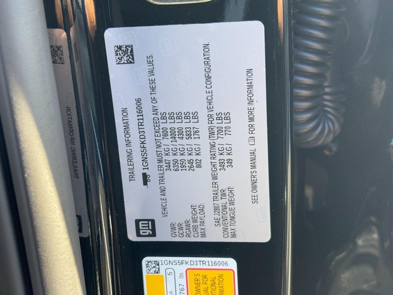 Chevrolet Suburban Vehicle Image 24