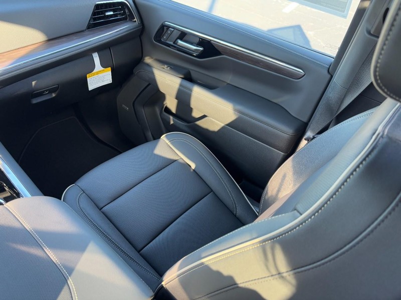 Chevrolet Tahoe Vehicle Image 12