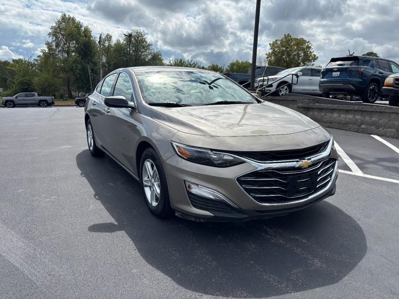 Chevrolet Malibu Vehicle Image 02