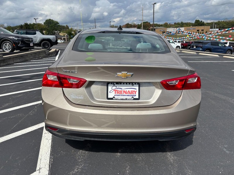 Chevrolet Malibu Vehicle Image 05