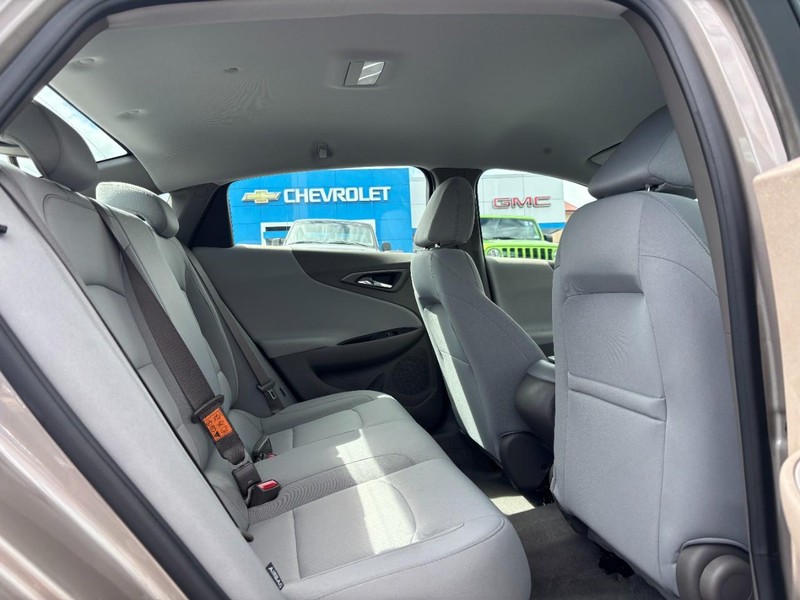Chevrolet Malibu Vehicle Image 10