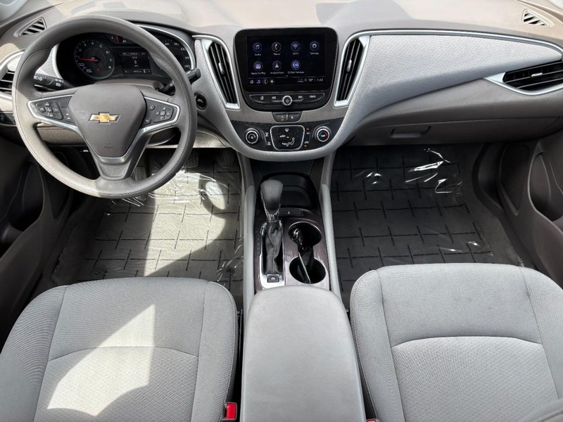 Chevrolet Malibu Vehicle Image 11