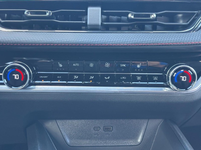 Chevrolet Equinox Vehicle Image 11