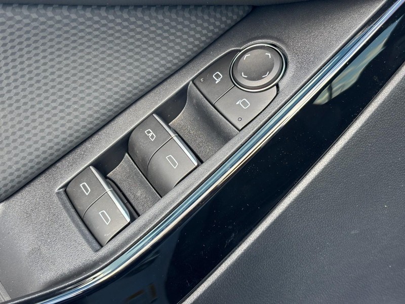 Chevrolet Equinox Vehicle Image 20