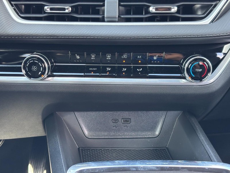 Chevrolet Equinox Vehicle Image 11