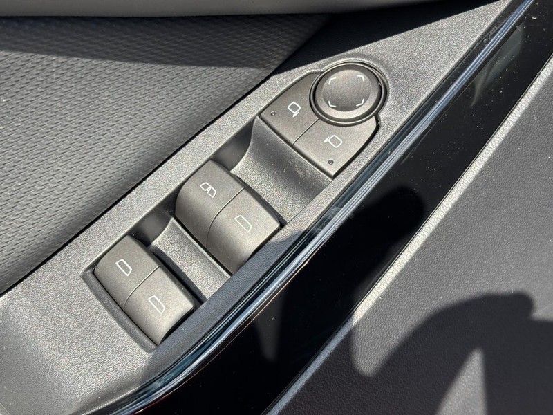 Chevrolet Equinox Vehicle Image 20