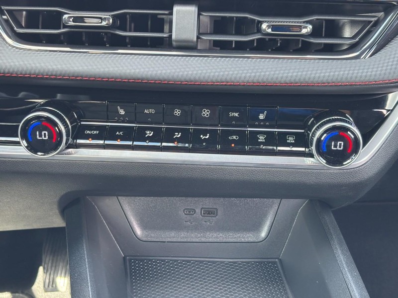 Chevrolet Equinox Vehicle Image 11