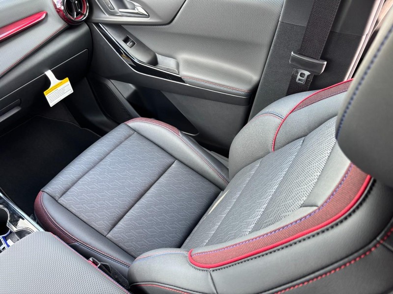 Chevrolet Equinox Vehicle Image 12