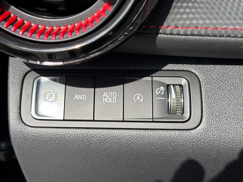 Chevrolet Equinox Vehicle Image 13