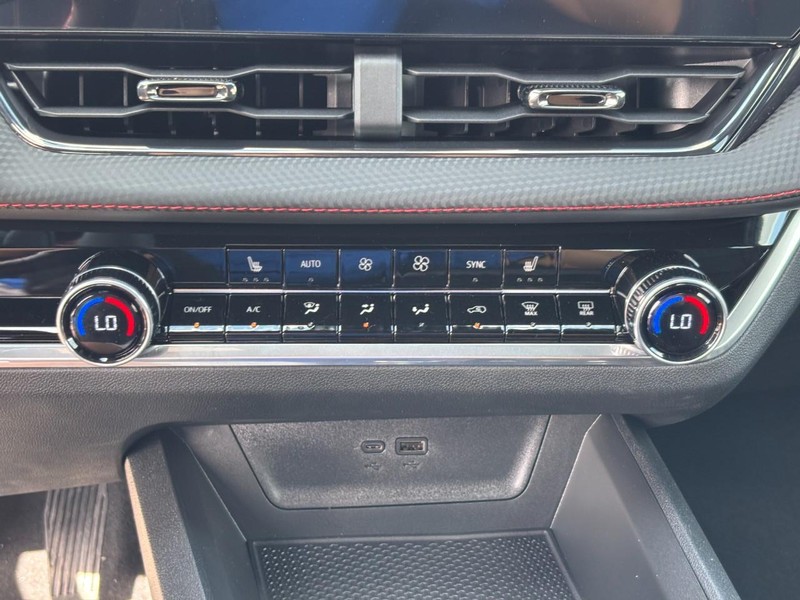 Chevrolet Equinox Vehicle Image 20