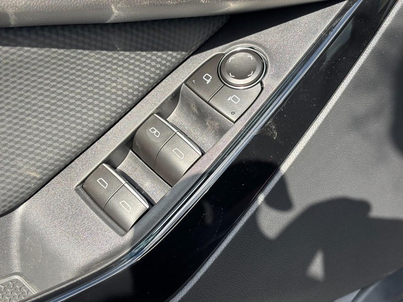 Chevrolet Equinox Vehicle Image 21