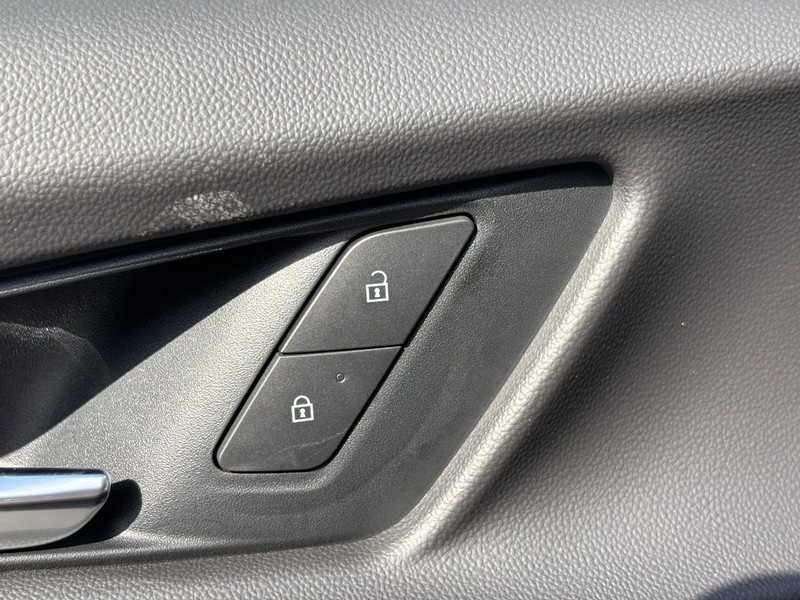 Chevrolet Equinox Vehicle Image 22