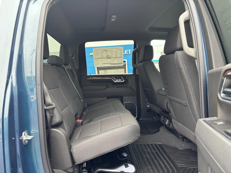 Chevrolet Silverado 3500HD Vehicle Image 06