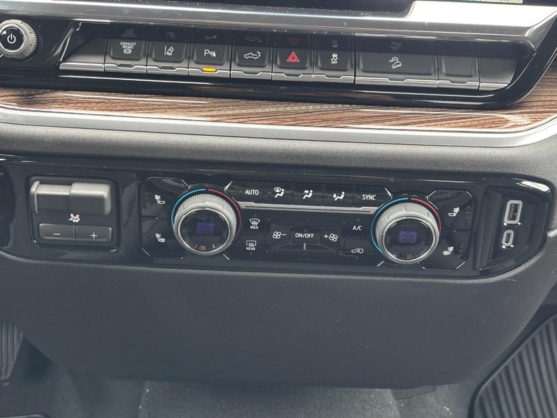 Chevrolet Silverado 3500HD Vehicle Image 10