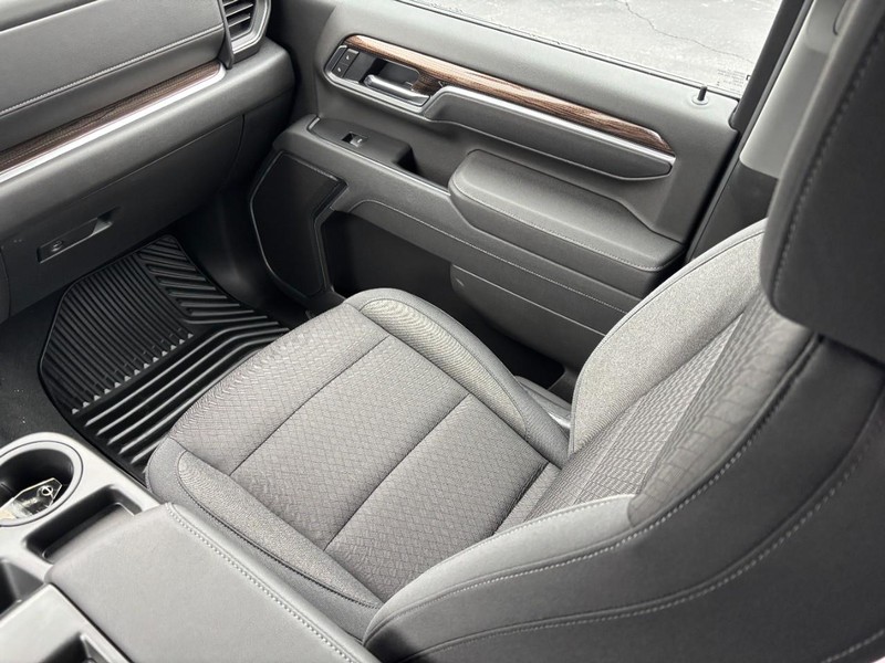 Chevrolet Silverado 3500HD Vehicle Image 11