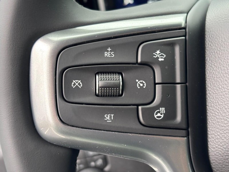 Chevrolet Silverado 3500HD Vehicle Image 13