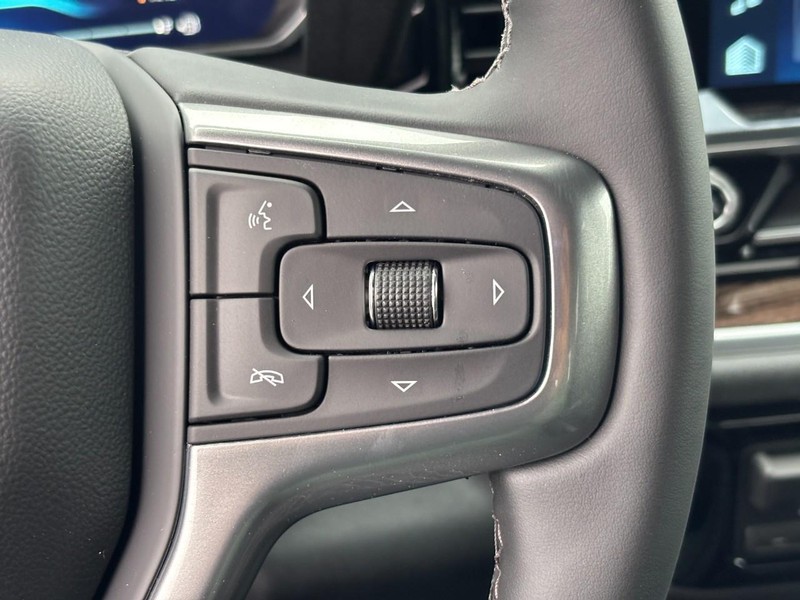 Chevrolet Silverado 3500HD Vehicle Image 14