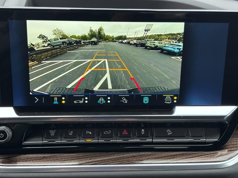 Chevrolet Silverado 3500HD Vehicle Image 17