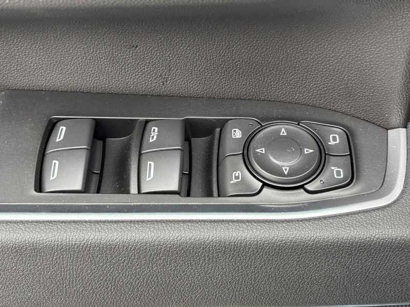 Chevrolet Silverado 3500HD Vehicle Image 20