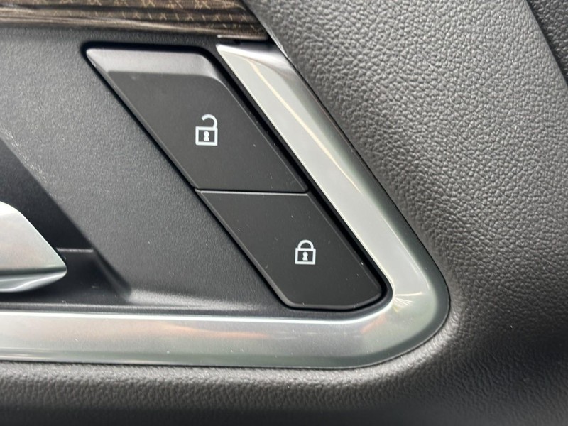 Chevrolet Silverado 3500HD Vehicle Image 21