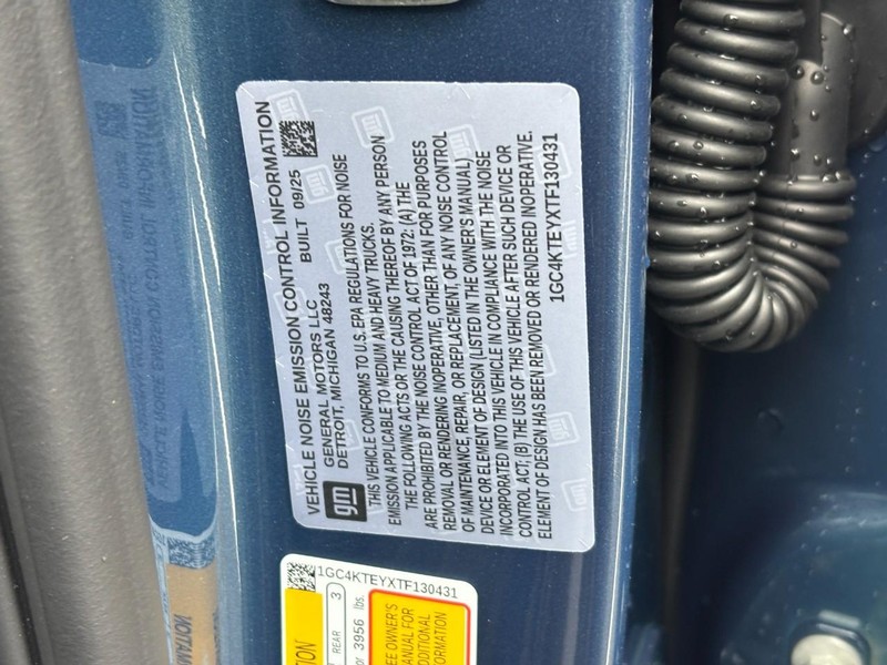 Chevrolet Silverado 3500HD Vehicle Image 23