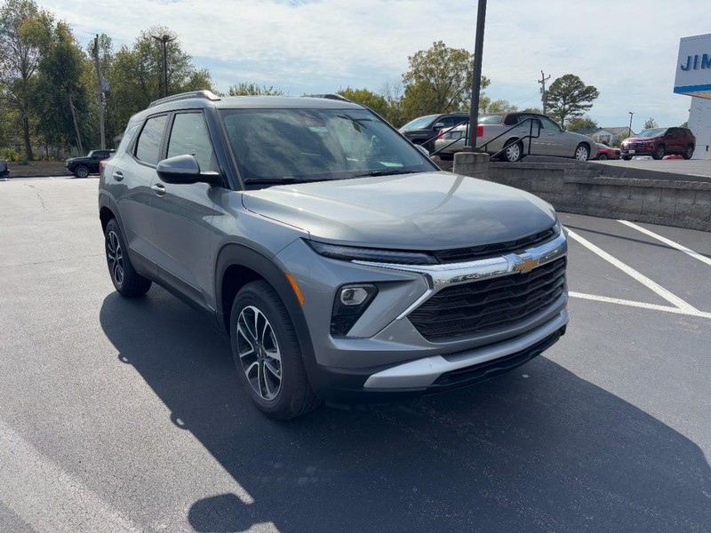 Chevrolet TrailBlazer Vehicle Image 02