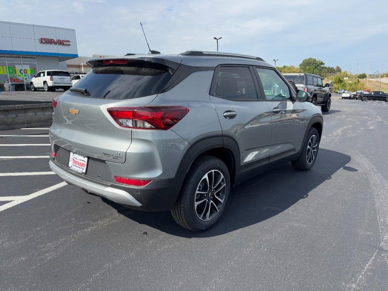 Chevrolet TrailBlazer Vehicle Image 04