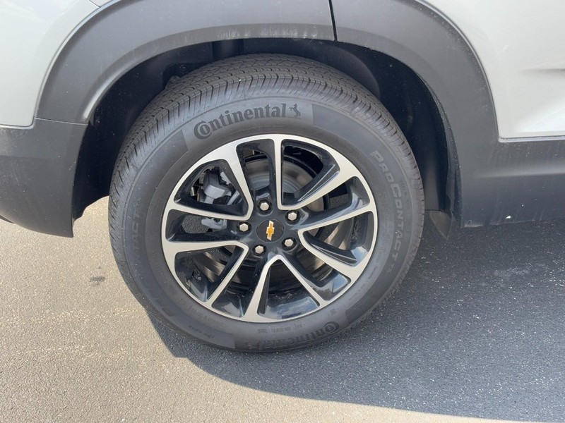 Chevrolet TrailBlazer Vehicle Image 05