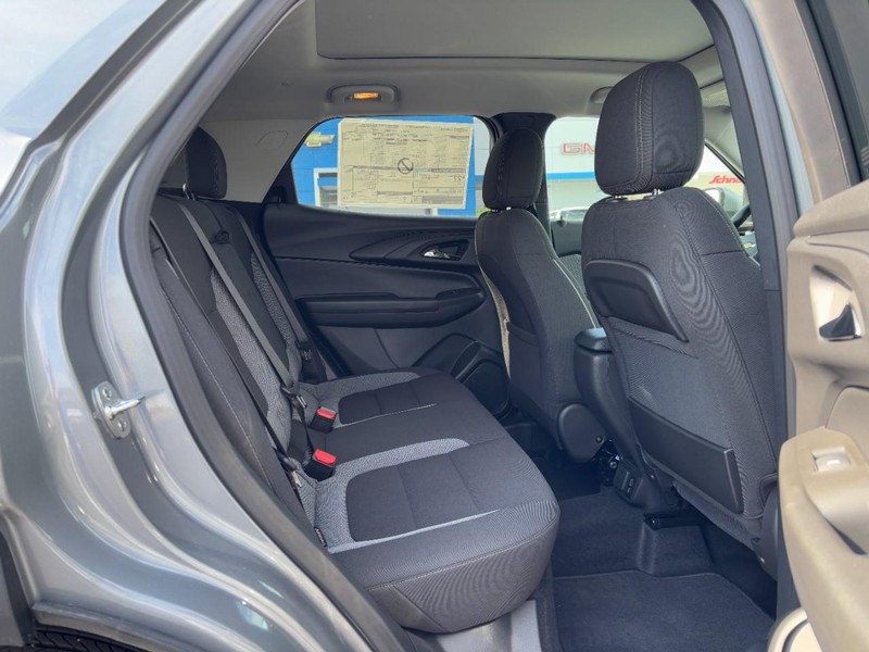 Chevrolet TrailBlazer Vehicle Image 06