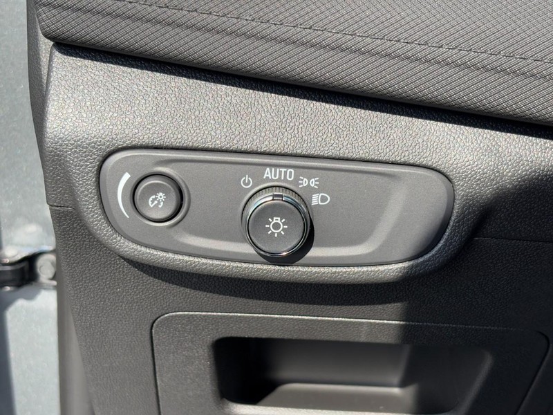 Chevrolet TrailBlazer Vehicle Image 12