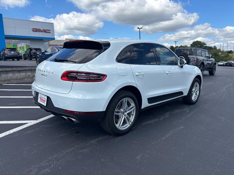 Porsche Macan Vehicle Image 03