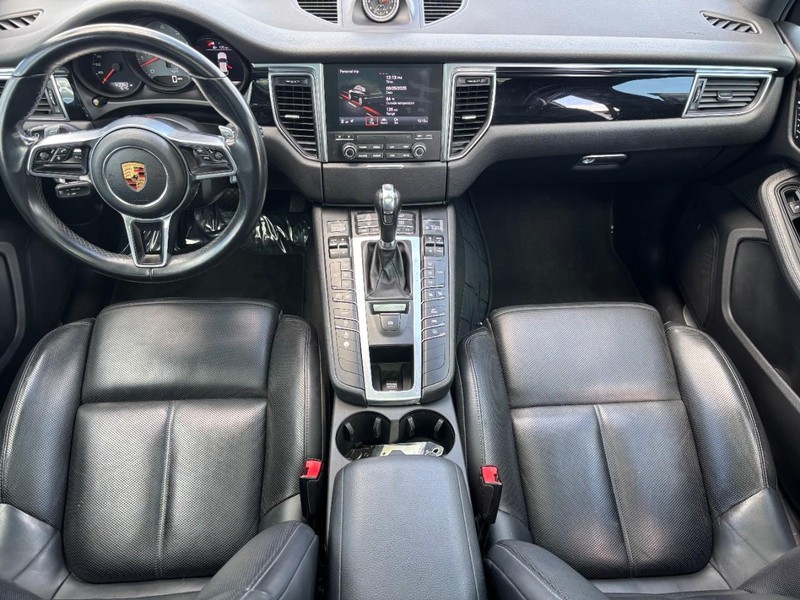 Porsche Macan Vehicle Image 11