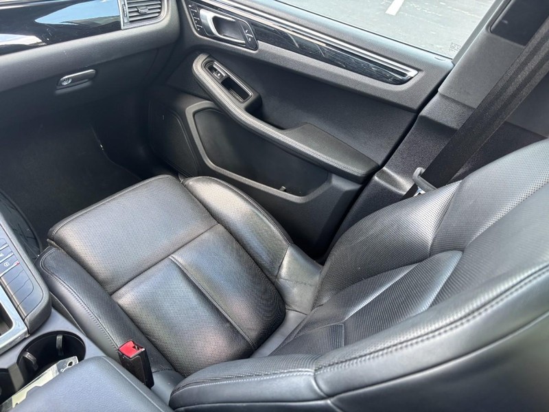Porsche Macan Vehicle Image 15