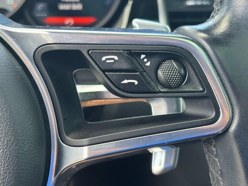 Porsche Macan Vehicle Image 18
