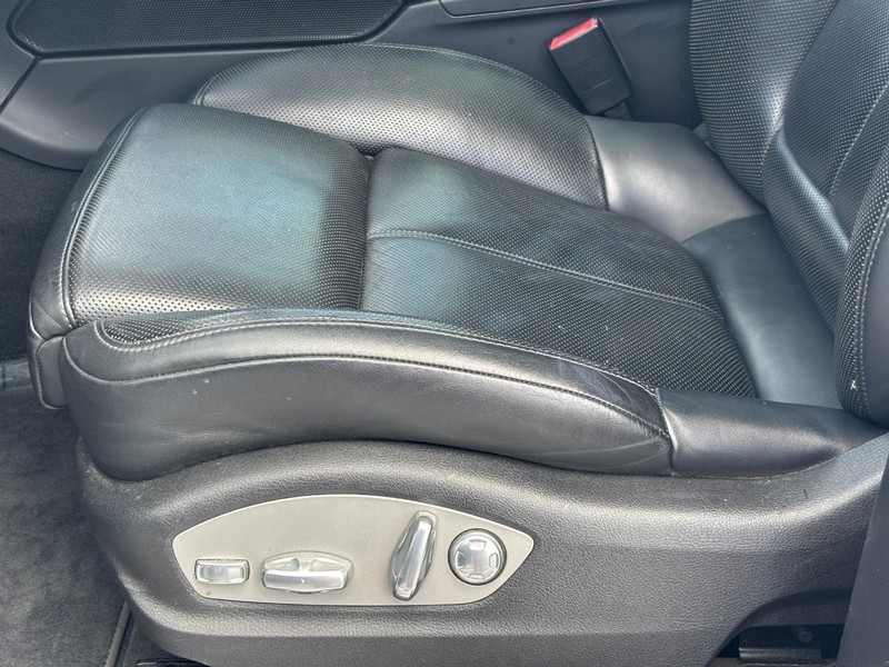 Porsche Macan Vehicle Image 26