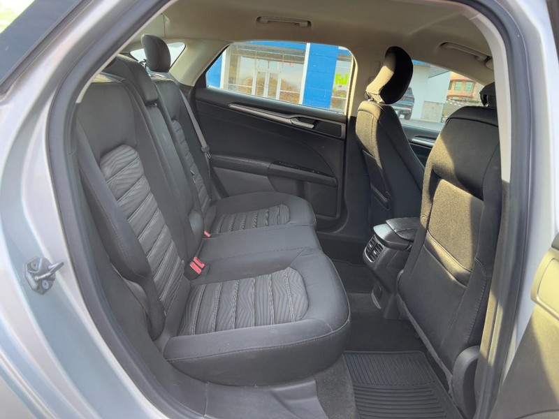 Ford Fusion Vehicle Image 10