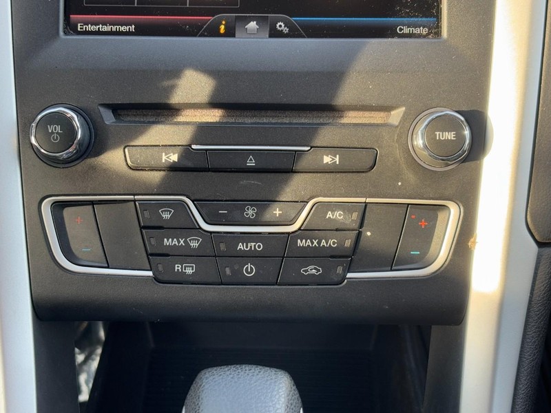 Ford Fusion Vehicle Image 14