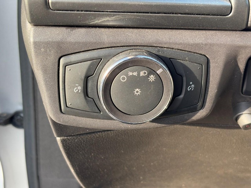 Ford Fusion Vehicle Image 16