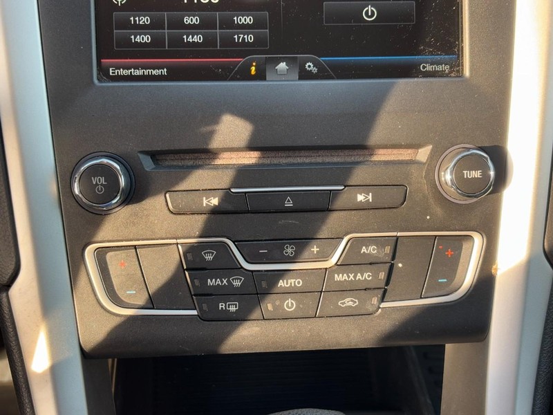 Ford Fusion Vehicle Image 22