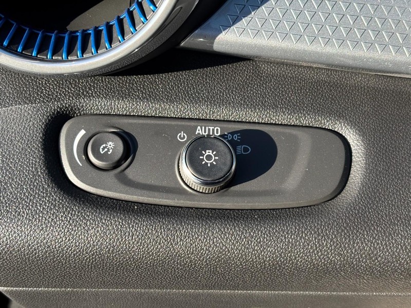 Chevrolet Trax Vehicle Image 12